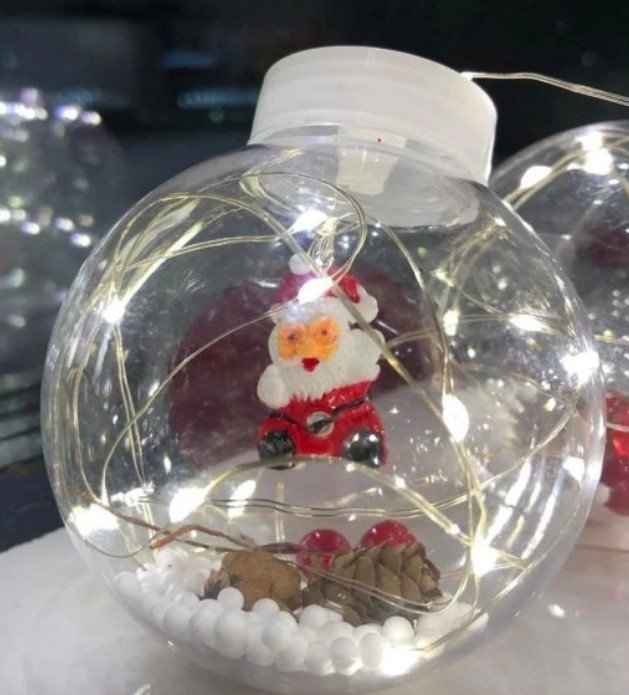 Новогодняя гирлянда штора шарики с игрушкой "Дед Мороз" внутри 10 шт