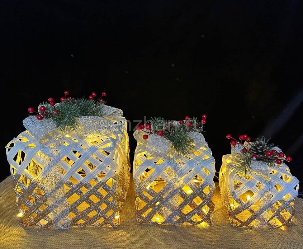 Набор из 3-х световых кубов под елку бело-золотых