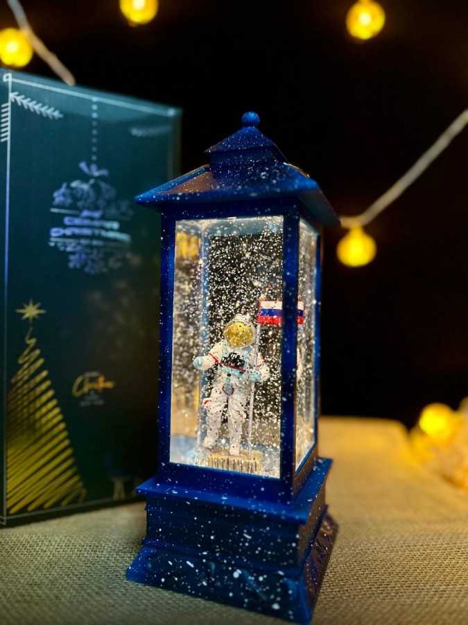 Новогодний светильник музыкальный 2 режима "Российский космонавт" 30х10,5 см с гелем и блестками внутри
