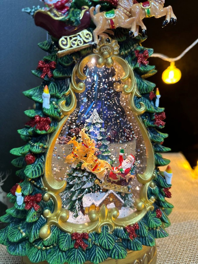 Светильник декоративный в форме Елки 35х19 см с гелем и блестками внутри (Дед Мороз в санях)